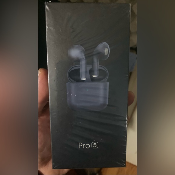 Wireless Earbuds / Headphones - Picture 1 of 3